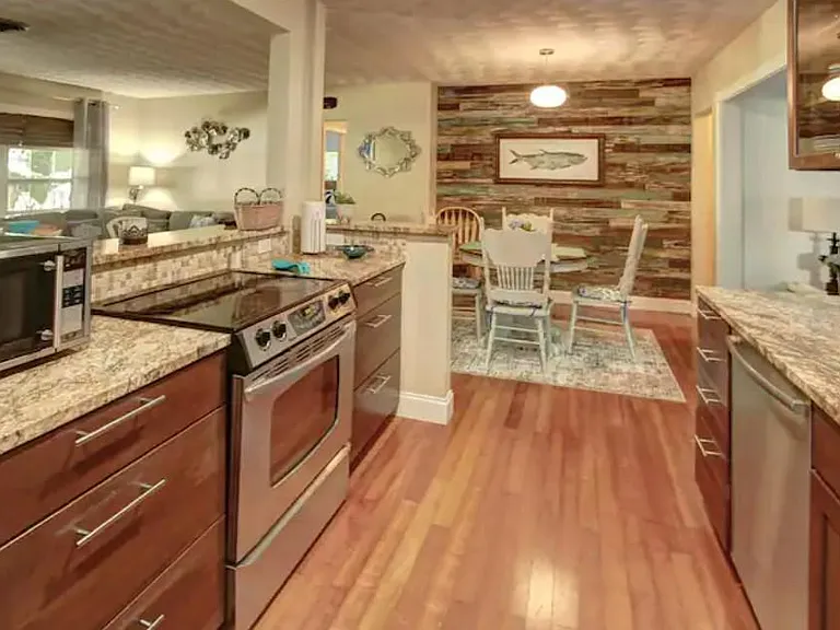 7609 Senrab Dr — Photo 8