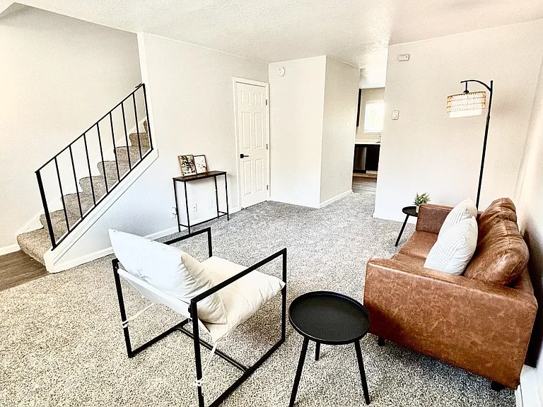 Campbell Plaza Apartments — Photo 2