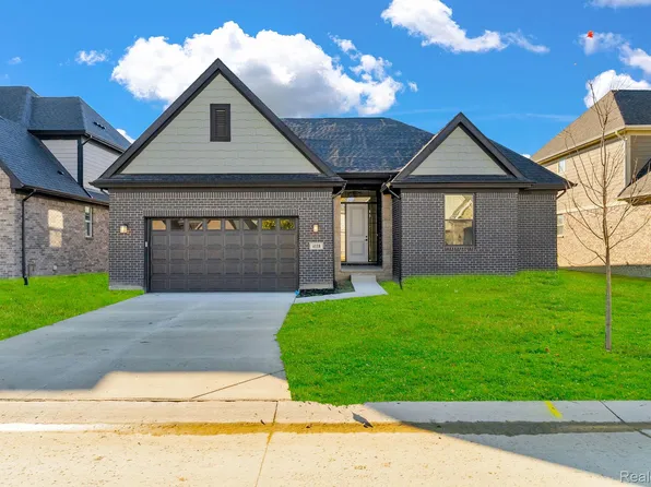 4118 Spring Meadows Dr, Sterling Heights, MI 48314