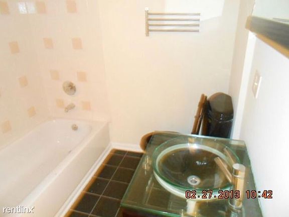 5th image of 3009 W Warren Blvd