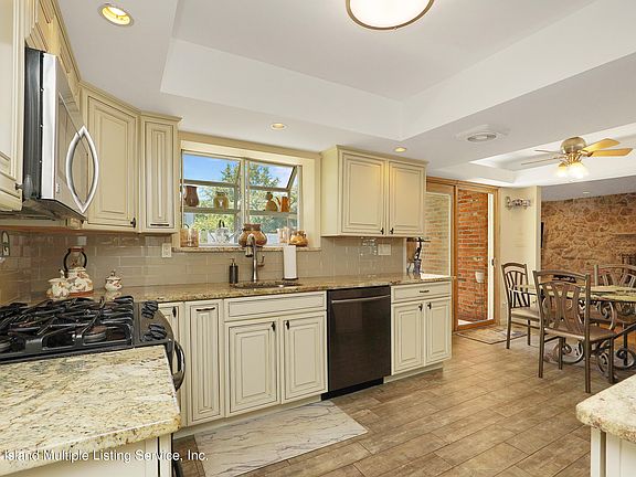 3rd image of 90 Carnegie Ave #A