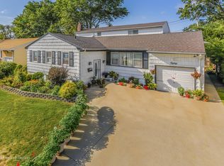 80 Rushfield Ln, Valley Stream, NY 11581