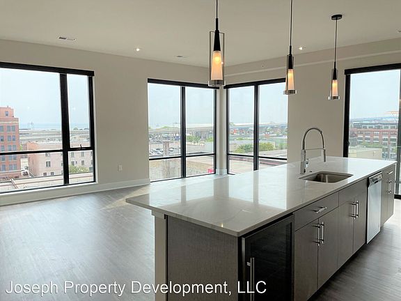 4th image of 321 N Jefferson St #406