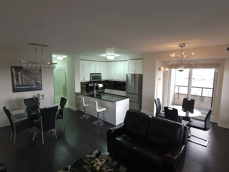 9245 Jane St #711 — Photo 4