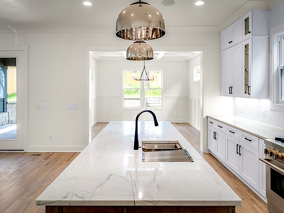 5th image of 2705 Hawthorne Pl