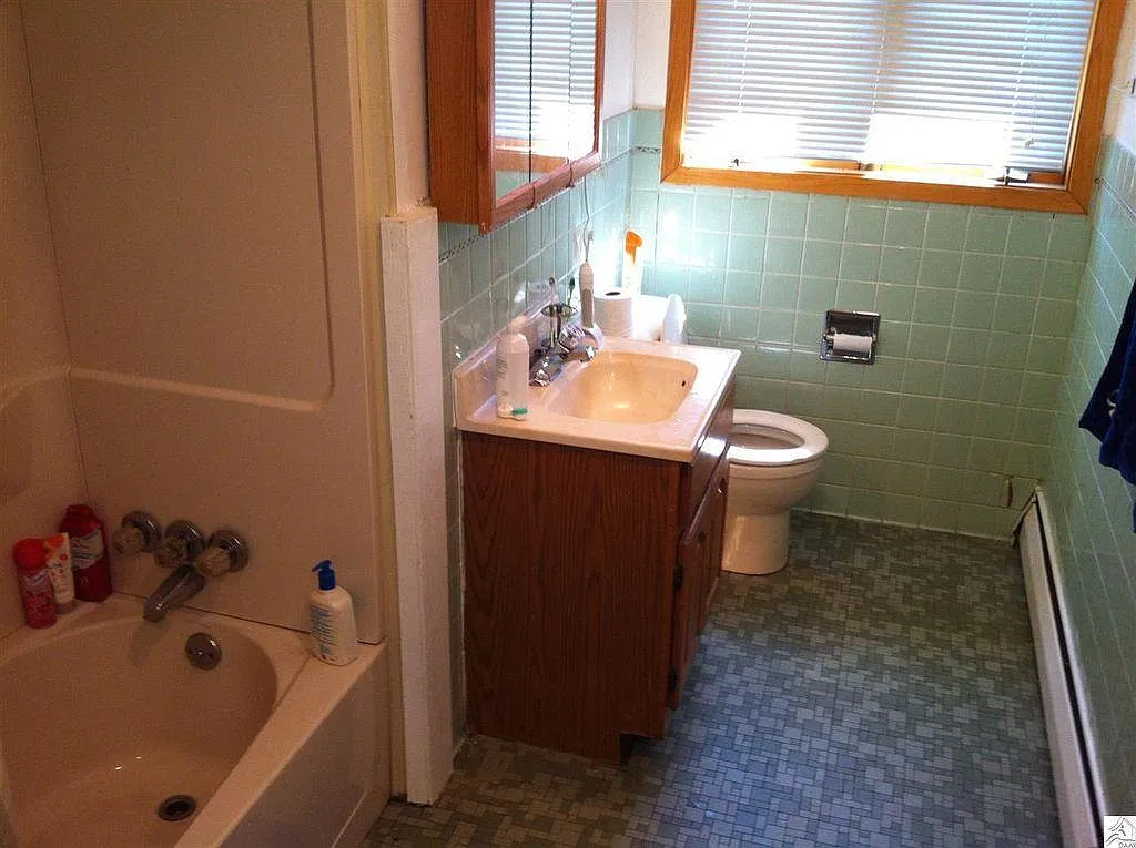 6 bed, 2292 sqft, $2,010 — Photo 4