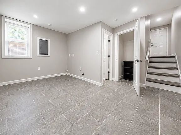 5th image of 559 Sherman Pkwy #13-A