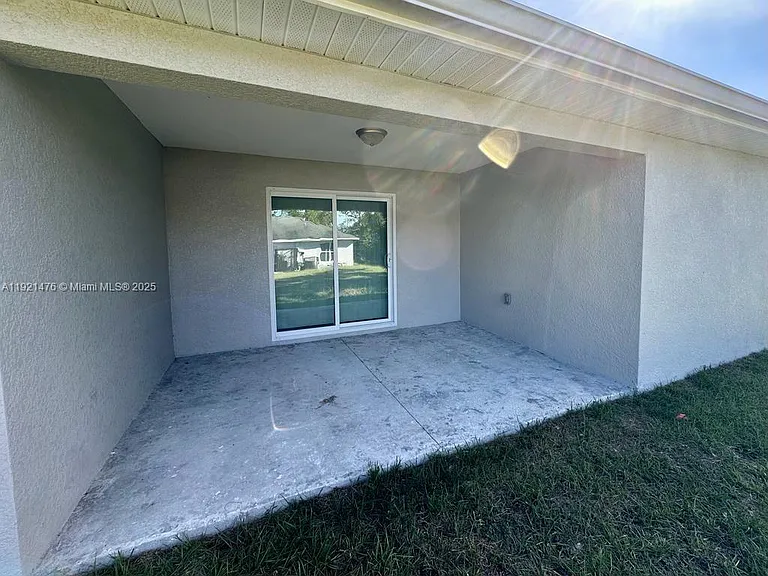 354-356 Bell Blvd S — Photo 10