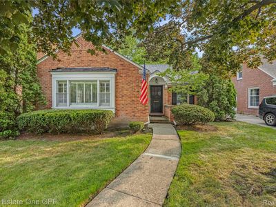 438 Colonial Ct, Grosse Pointe Farms, MI, 48236