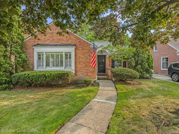 438 Colonial Ct, Grosse Pointe Farms, MI 48236