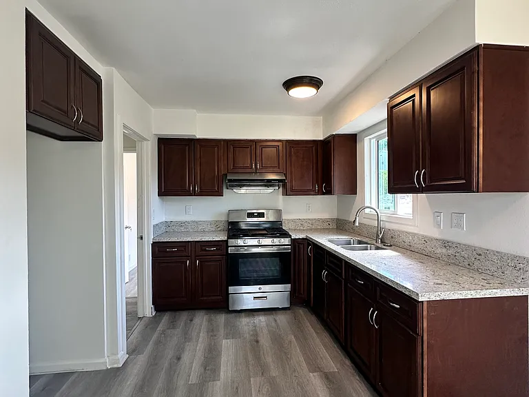7419 Graves Ave — Photo 6