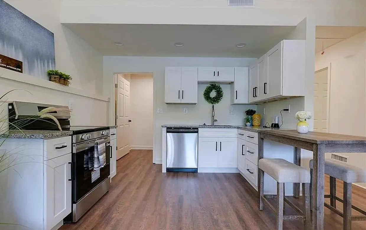 3 bed, 1200 sqft, $1,550 — Photo 4