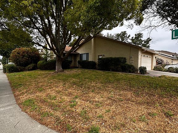 3rd image of 1901 Larchmont Cir