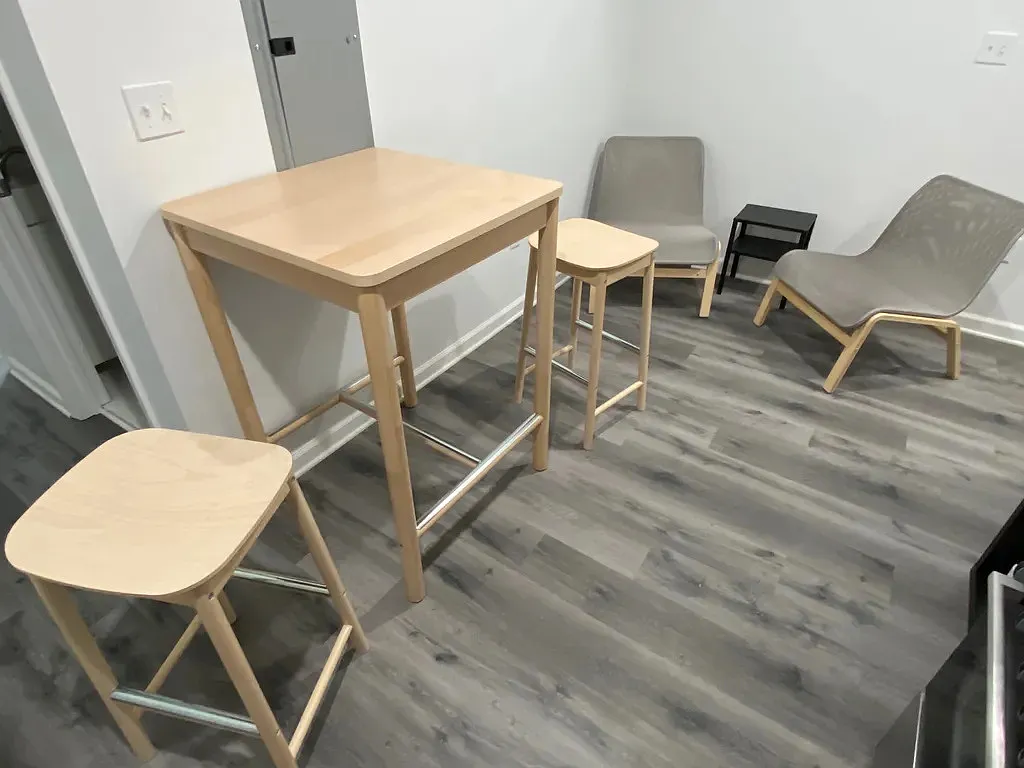 2 bed, 800 sqft, $2,200 — Photo 3