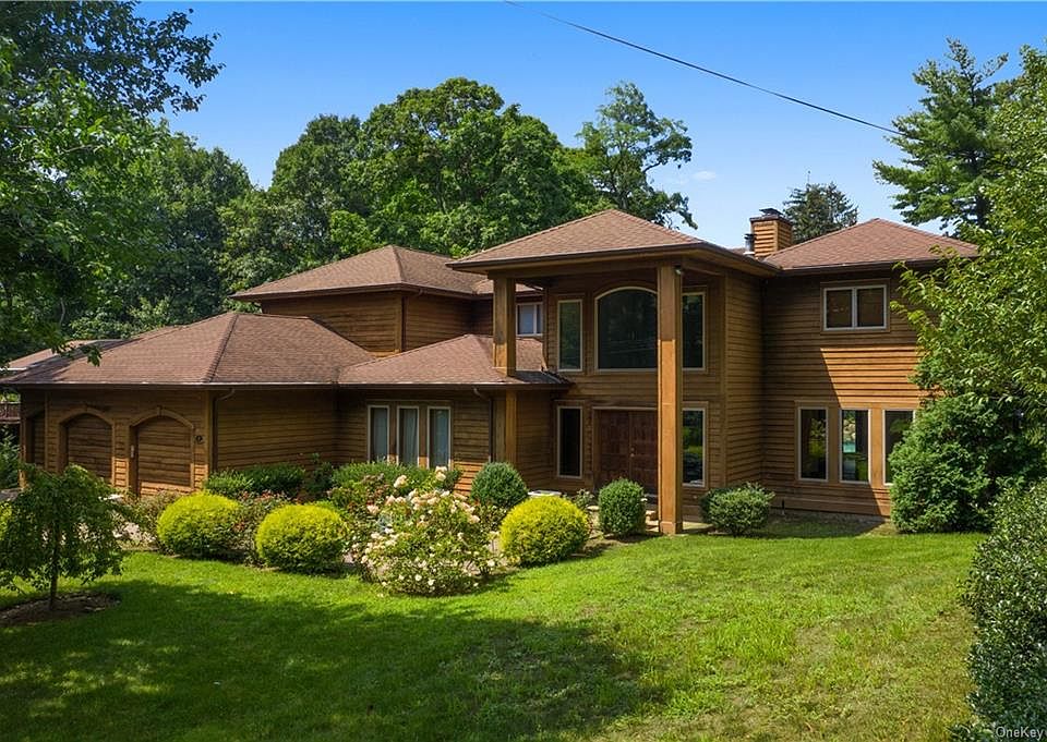 1st image of 4 Windward Ave