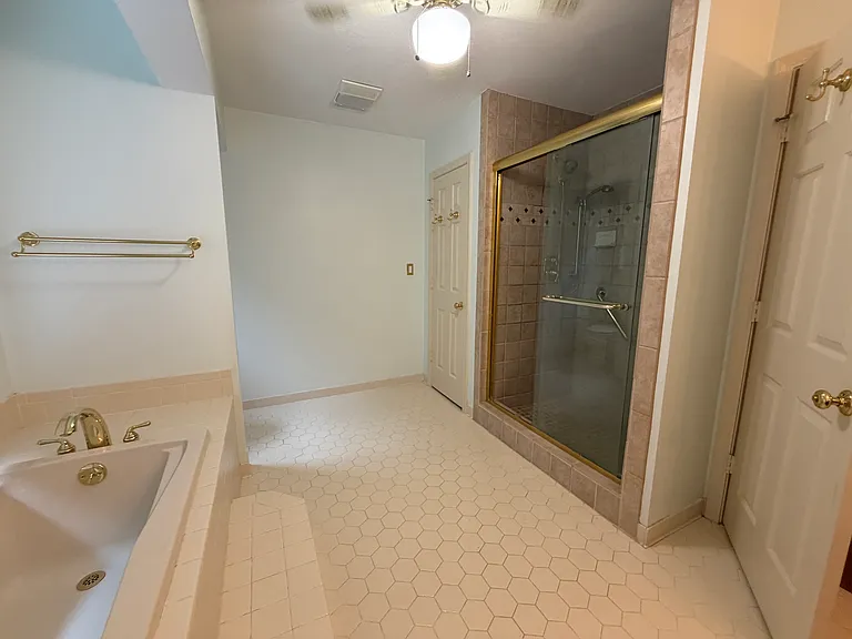 5206 Meadow Creek Dr — Photo 6
