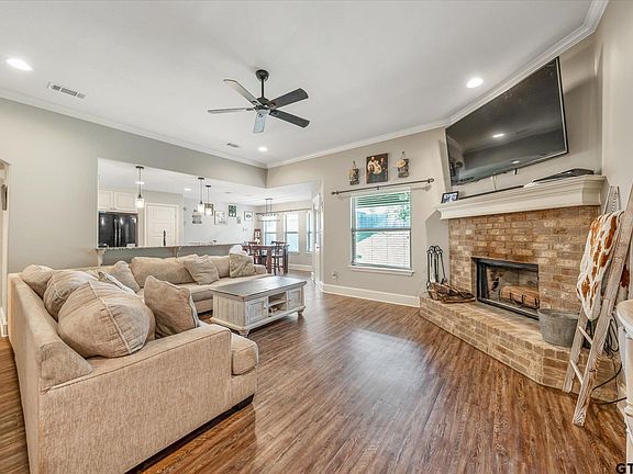 5th image of 526 W Kingsway Dr