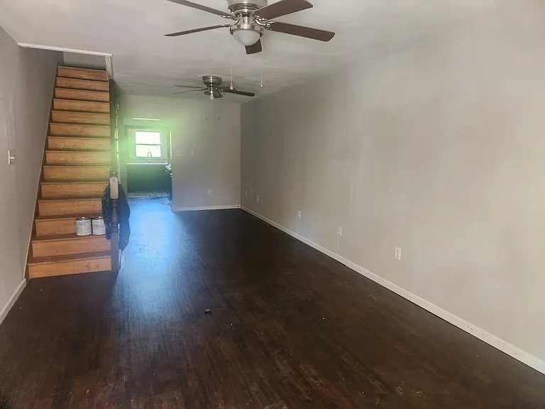 438 Adams St — Photo 4