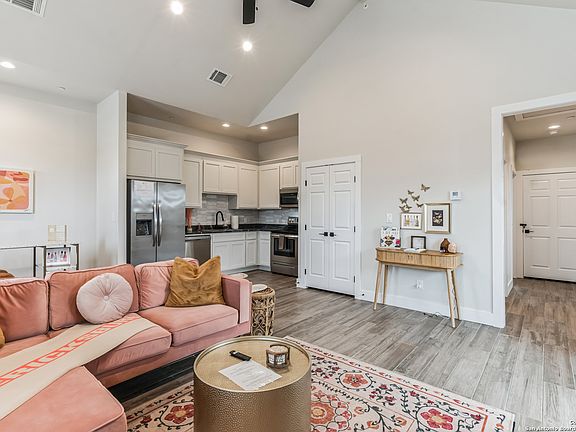 5th image of 1003 Friendship Lane #402