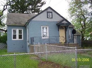 279 Farmers Ave, Lindenhurst, NY 11757