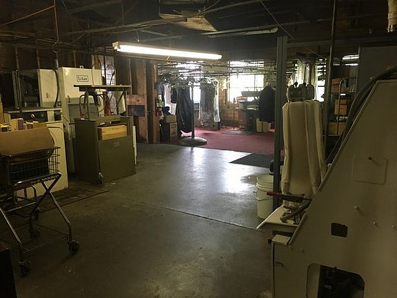 5th image of 232 Blair St