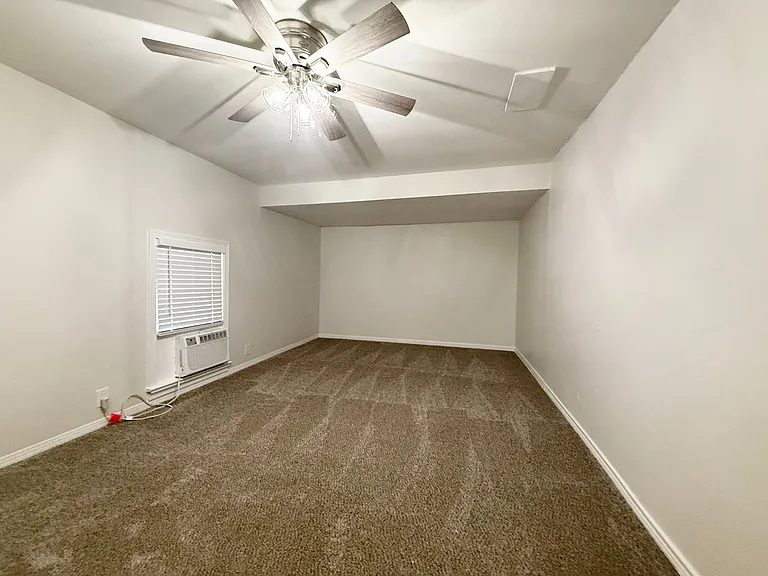 832 S Anderson St — Photo 13