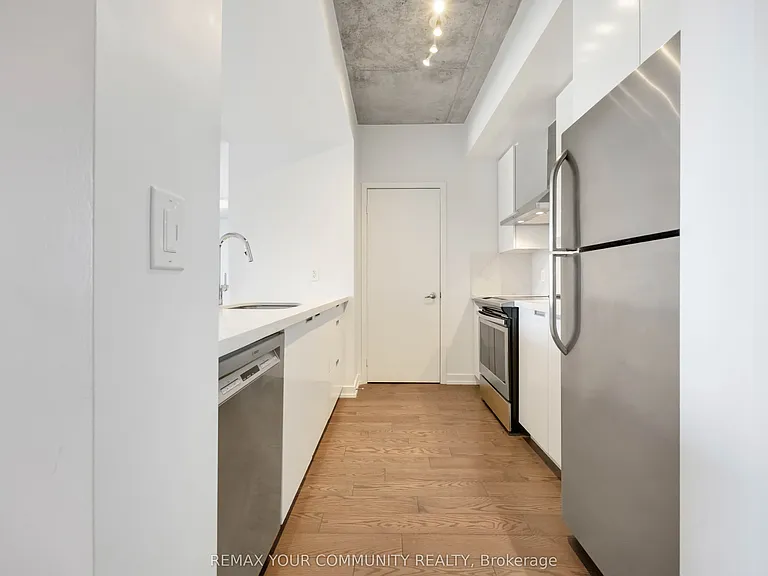400 Wellington St W #1003 — Photo 17