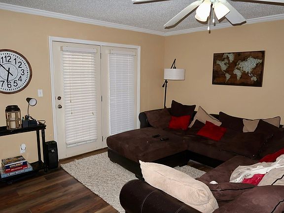 2nd image of 120 15th St E APT 909