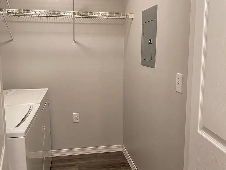 4205 Bay Club Cir — Photo 22