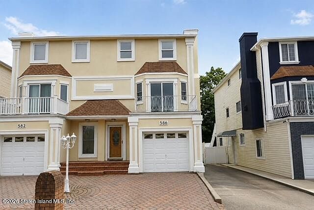 1st image of 586 Travis Ave