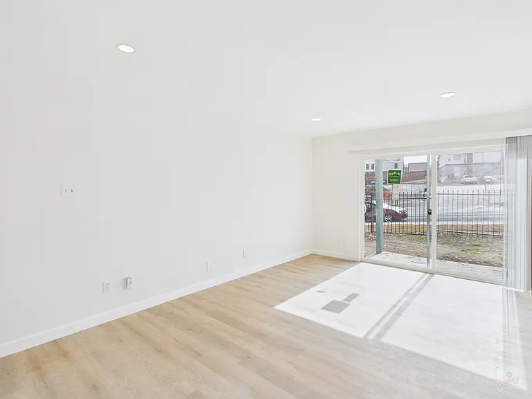 2124 Burton Dr #105 — Photo 12