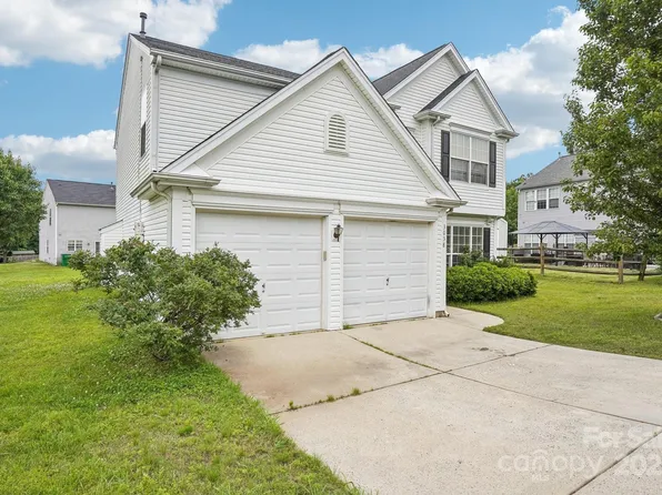 3038 Old Ironside Dr, Charlotte, NC 28213