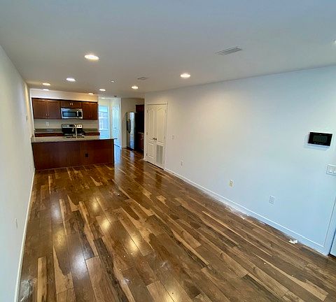 4th image of 136 S 46th St #1