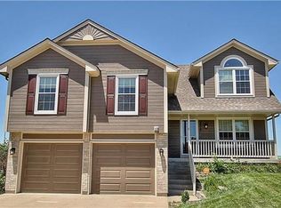 2616 NE Horseshoe Dr, Lees Summit, MO 64063