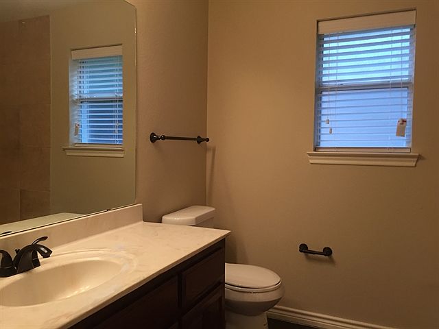 2nd image of 513 Inland Cir #00