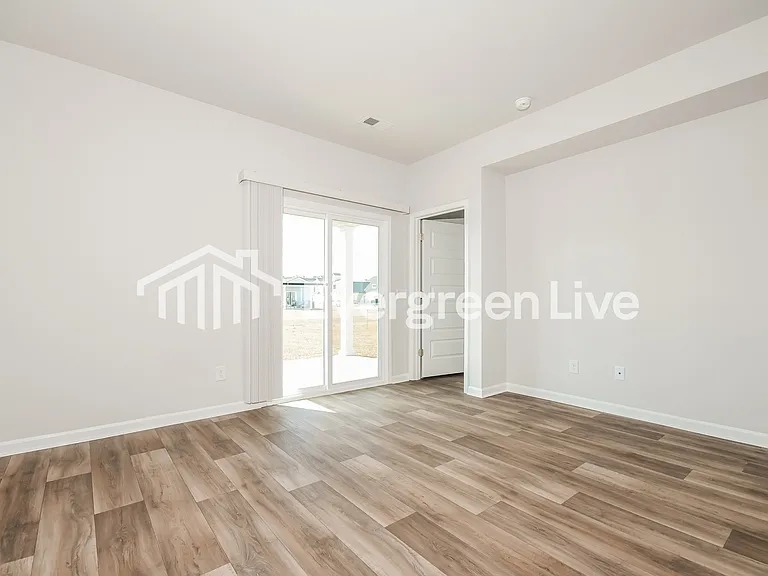 380 Pine Crest View Dr — Photo 3
