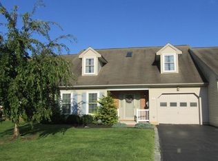 17 Burr Oak Dr, Millersville, PA