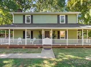 1015 Woodsman Ct, Charlotte, NC 28213