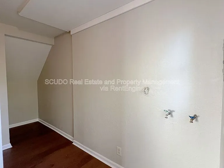 9512 Charlotte St — Photo 9