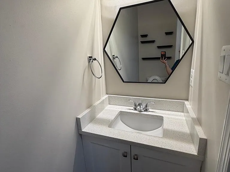 3423 Lindenwood Dr — Photo 2
