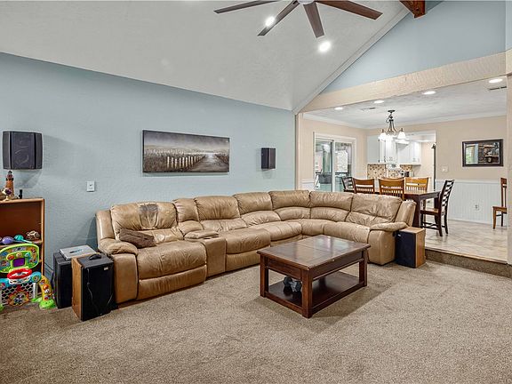 5th image of 907 S Oakhill Dr