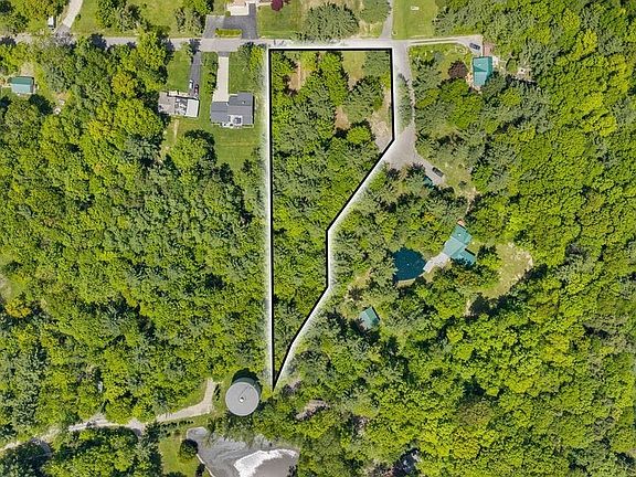 4th image of Crestwood Cir