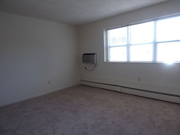 4th image of 671 Broad St #7