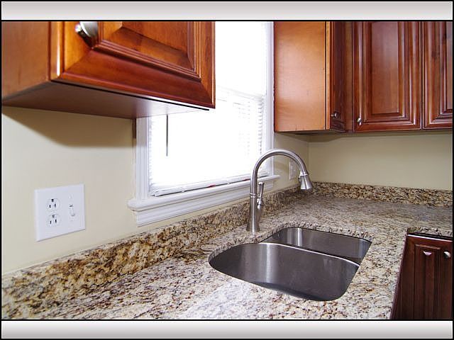 1st image of 891 Loraine Dr