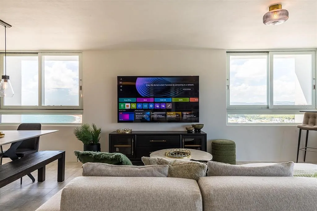 2 bed, 2.0 bath, 1261 sqft, $4,500 — Photo 3