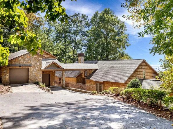 19 Moonshine Falls Trl, Landrum, SC 29356