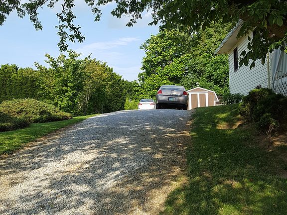 4th image of 704 N Water St