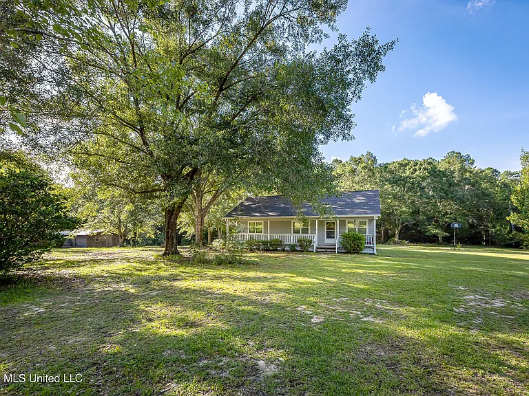 20608 Scarborough Rd — Photo 3