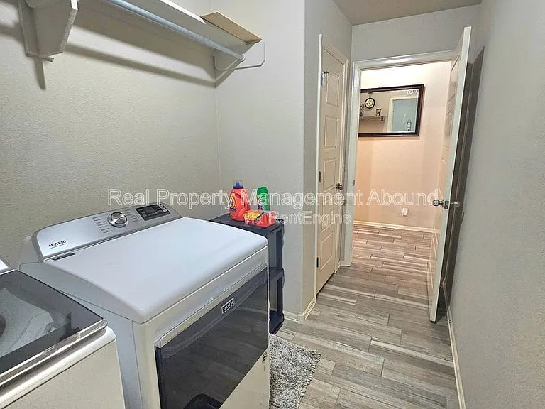 14727 S Urbana Ave — Photo 23