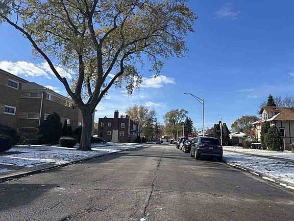 Exterior Neighborhood (street photo)